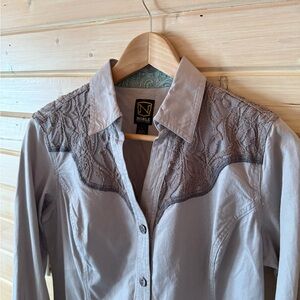 Noble Outfitters Gray Lace Western Shirt Women’s Small Button Down